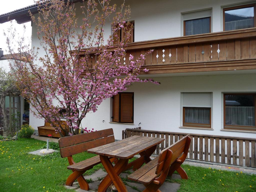 Apartments Ferdigg San Lorenzo di Sebato Rum bild